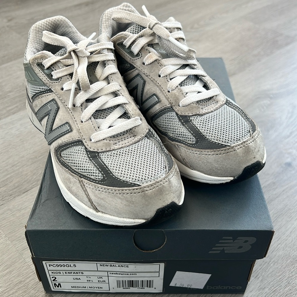 KIDS SIZE 2 NEW BALANCE SEE VIDEO